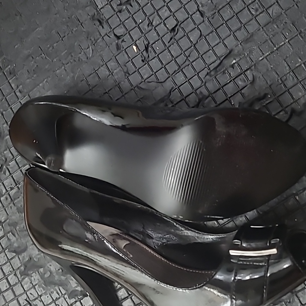Shoes - Picture 5 of 6